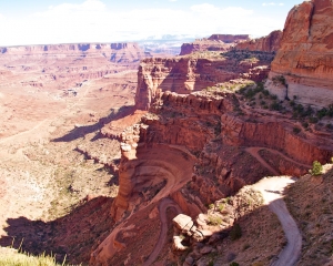 Looking-down-at-the-Shafer-Trail